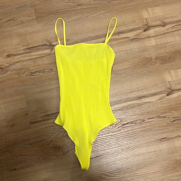 Aritzia Wilfred free yellow bodysuit size medium - Picture 1 of 3